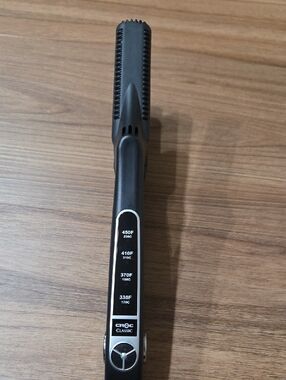 CROC Classic Black Heated Hair Straightening Brush